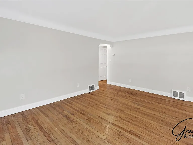 8254 W Pkwy — Photo 3
