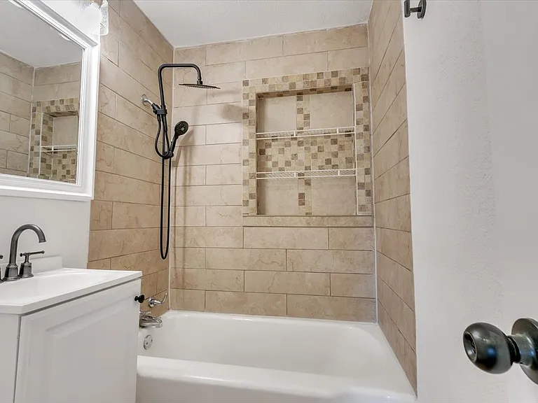 2116 Andover Ct — Photo 18