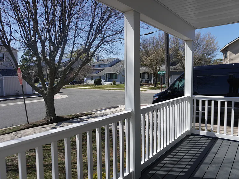 453 Berkshire Dr — Photo 5