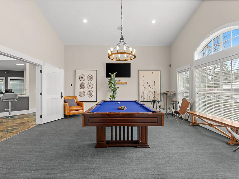 Deer Creek Apartments — Photo 4