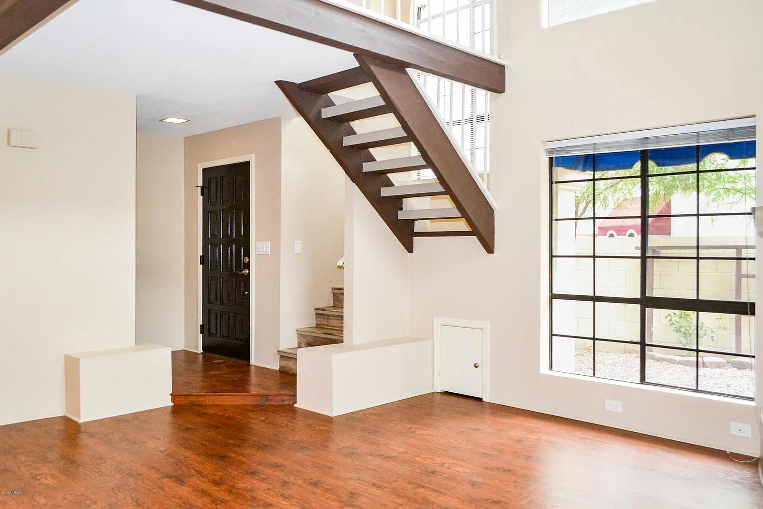 2 bed, 1.5 bath, 1050 sqft, $2,095 — Photo 3