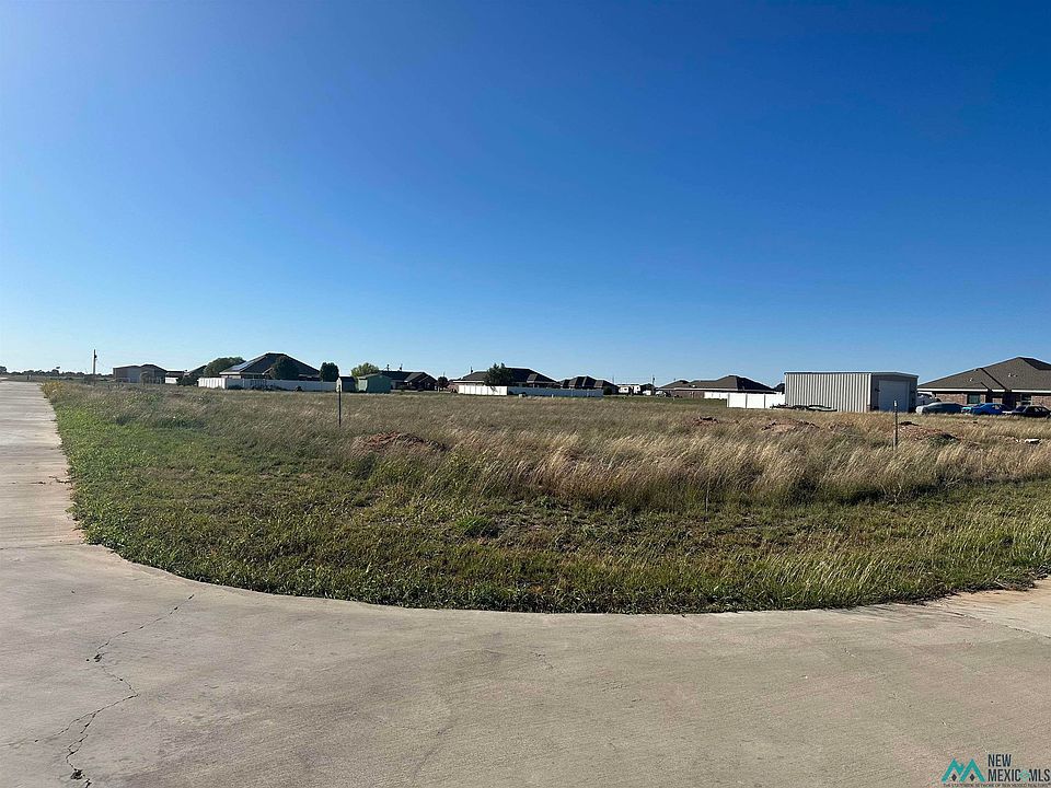 1st image of Crest Pointe Dr