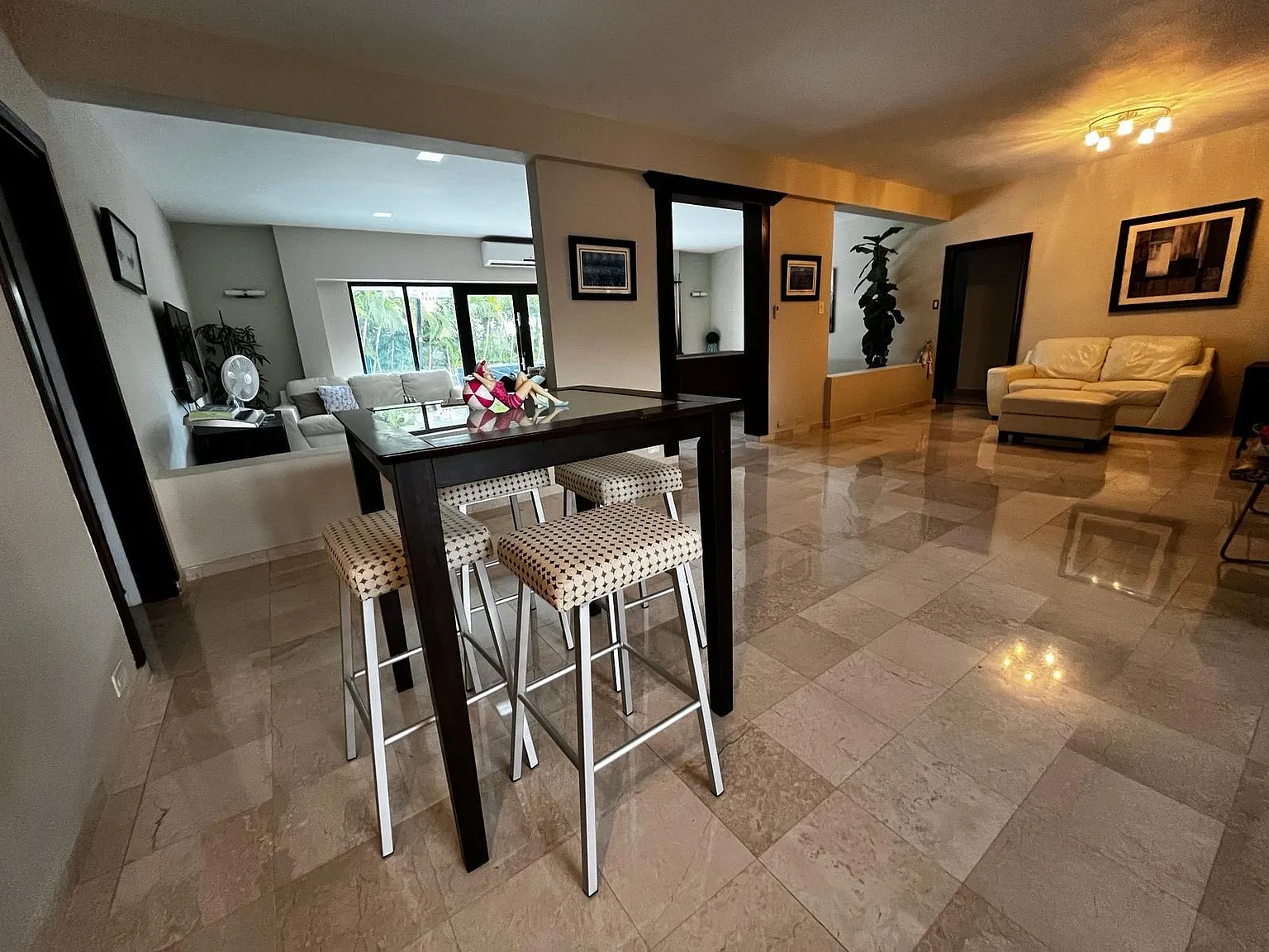 4 bed, 2800 sqft, $3,700 — Photo 2