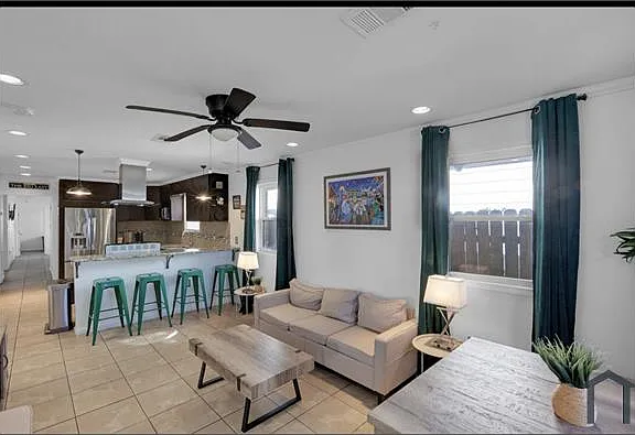 5 bed, 1525 sqft, $2,500 — Photo 2