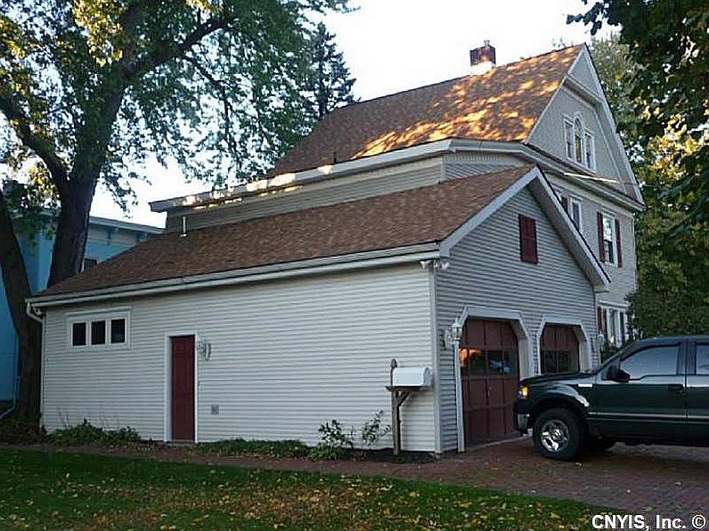 2nd image of 520 Broad St