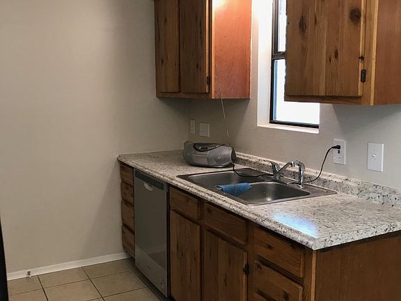 3rd image of 412 Lizzie St #B