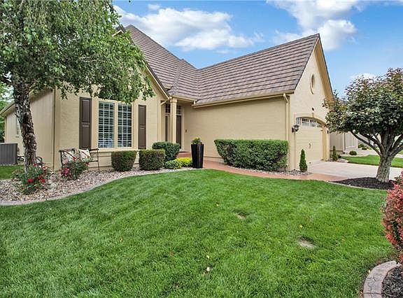 4th image of 5717 NE Northgate Ln