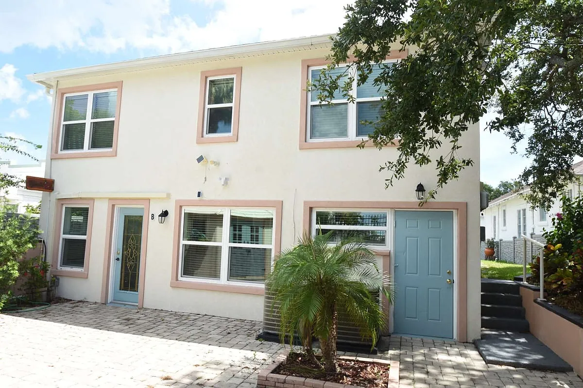 403 North Oleander Avenue Unit B — Photo 3