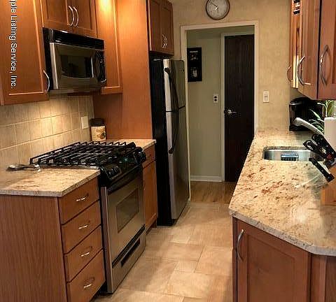 3rd image of 2 Elmwood Park Dr APT 323