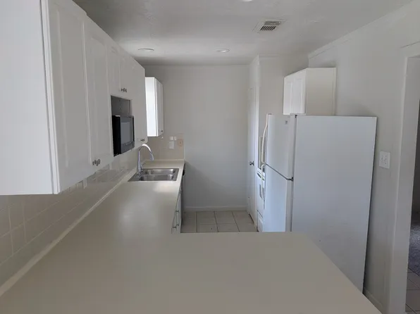 210 Brigadoon Ln, Friendswood, TX 77546