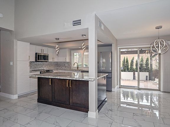 OPEN KITCHEN