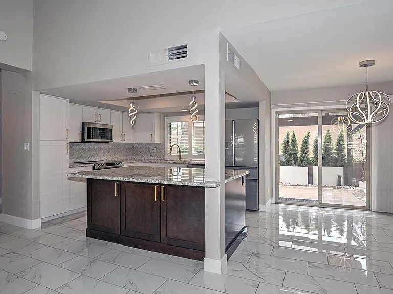 OPEN KITCHEN