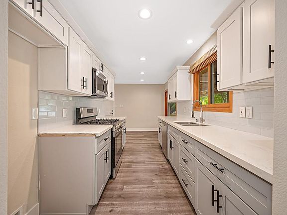 4th image of 4119 Beresford Way