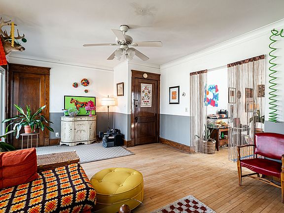 5th image of 2908 N Maryland Ave #0
