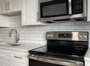 5107 Washington St #6-R, Downers Grove, IL 60515