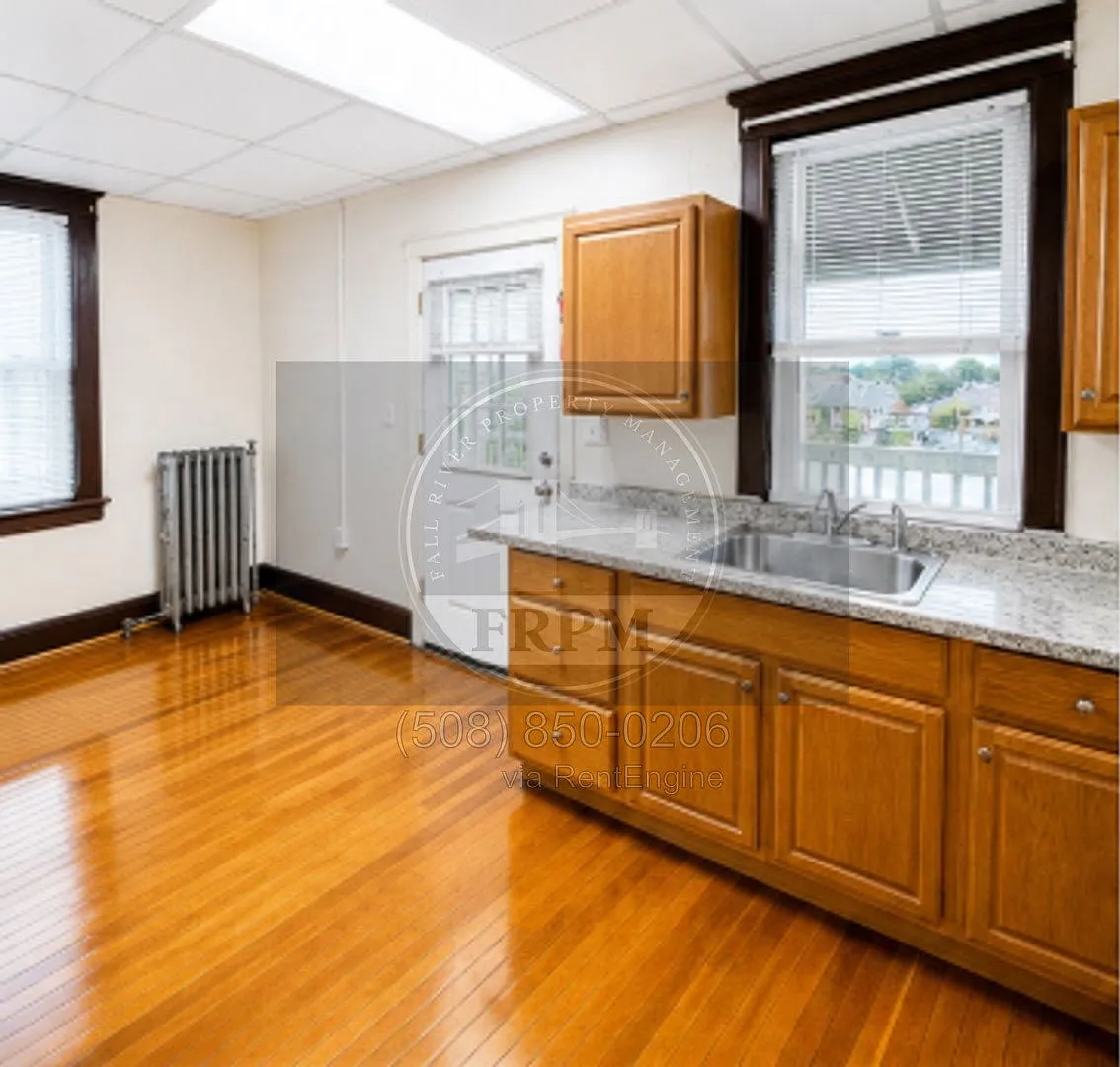 3 bed, 1.0 bath, $1,450 — Photo 3