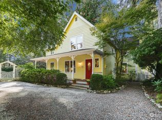 8110 Ferncliff Ave NE, Bainbridge Island, WA 98110