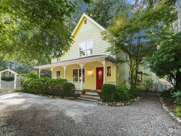 8110 Ferncliff Avenue NE, Bainbridge Island, WA 98110