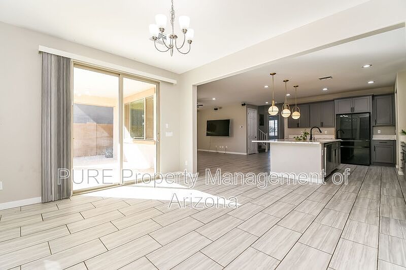 1st image of 513 E Yellowstone Pl