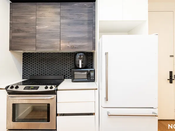 530 Midwood Street image 5 of 14