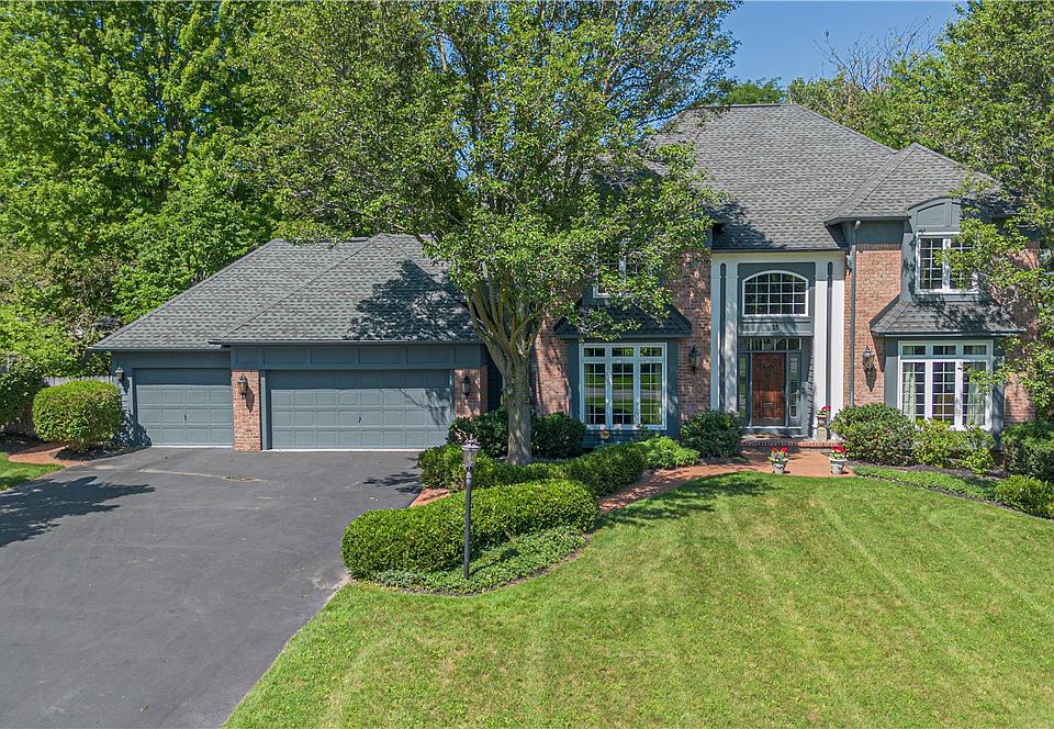 1st image of 15 Vineyard Hl