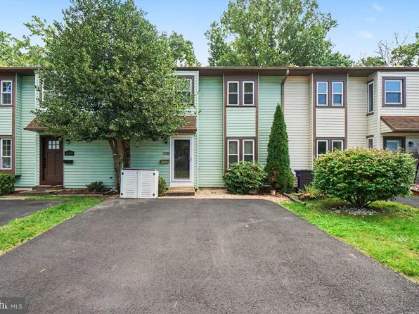2651 Cranberry Cir, Harrisburg, PA 17110