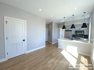 1051 W Cornelia Ave #402, Chicago, IL 60657