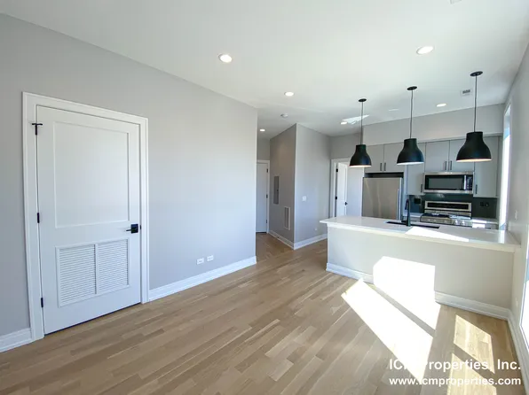 1051 W Cornelia Ave #402, Chicago, IL 60657