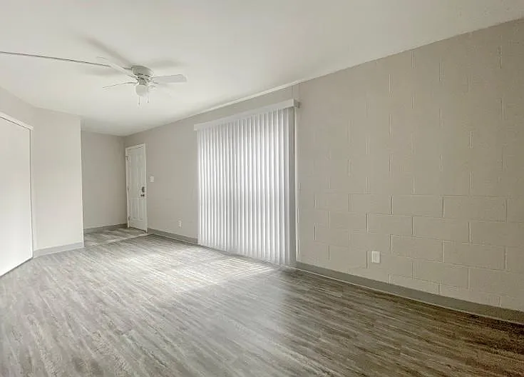 1913 Anderson Ave #101 — Photo 3