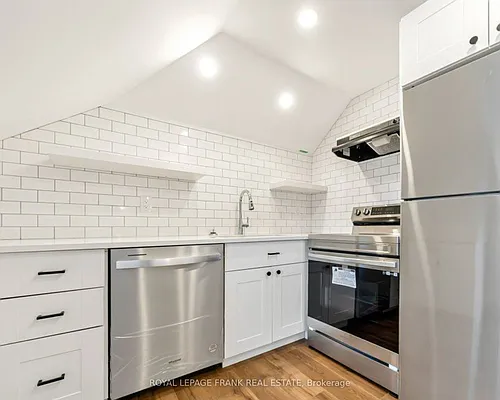 622 Simcoe St N #3 Photo 1