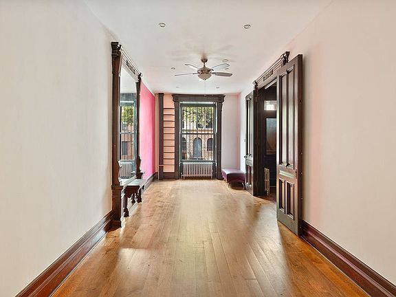 2nd image of 160 W 136th St