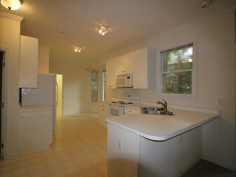 1437 Opal Ct — Photo 8