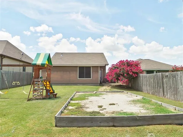 2711 Silver Oak Dr — Photo 13