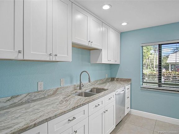4th image of 2233 NW 22nd Ave APT 108