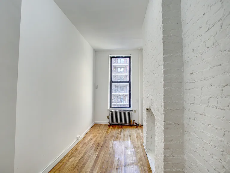 1136 1st Ave #8 — Photo 3