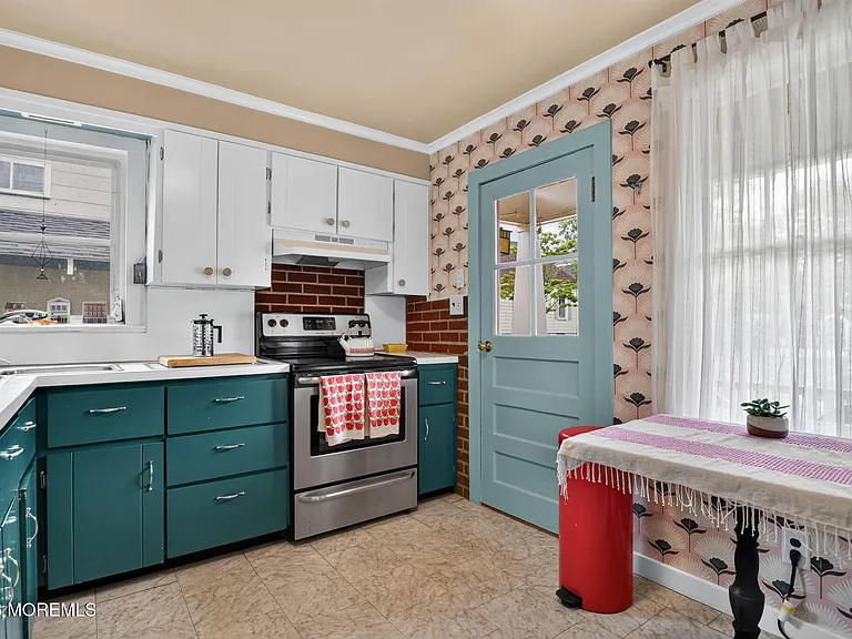 139 Webb Ave — Photo 15