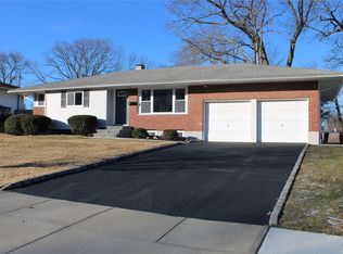 6 August Cres, Commack, NY 11725