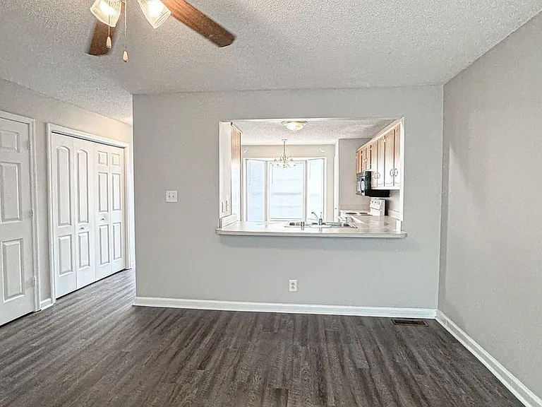 205 Tree Line Dr — Photo 9