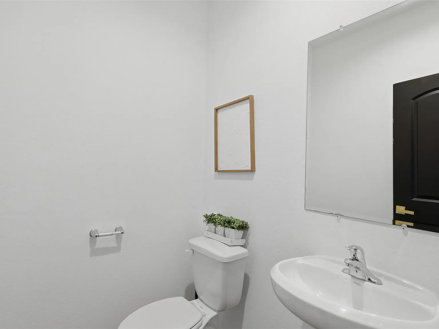 3 bed, 2.5 bath, 2047 sqft, $2,000 — Photo 4