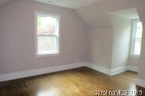 2210 Chatham Ave — Photo 8