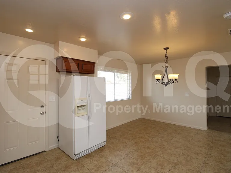 4558 E Halifax St — Photo 7