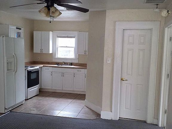 5th image of 837 10th Ave N