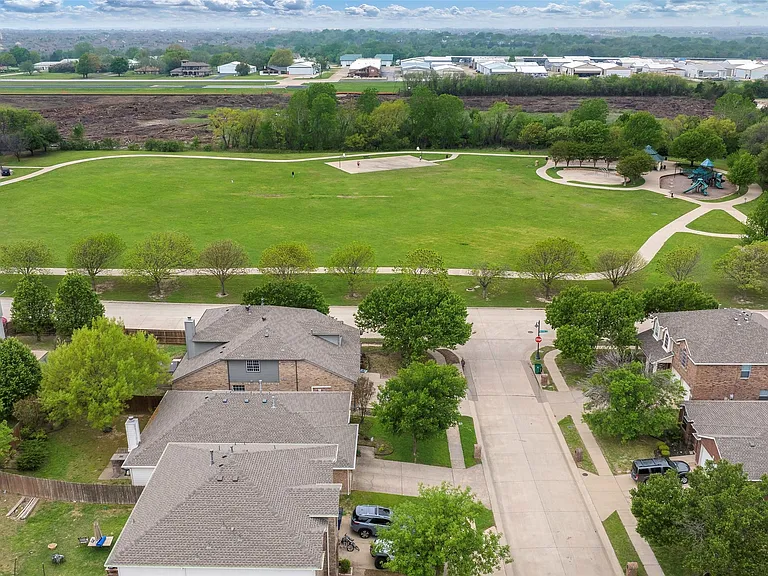 1001 Campbell Dr — Photo 16