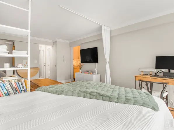 210 East 63rd Street image 8 of 15