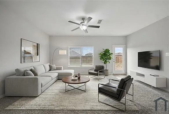 4 bed, 2800 sqft, $2,800 — Photo 4