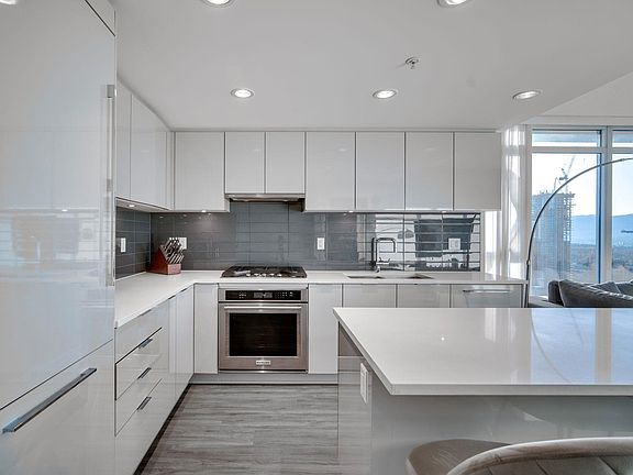 4th image of 2388 Madison Ave #3806
