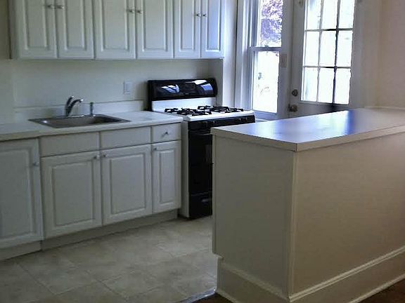 2nd image of 921 Dover Ave