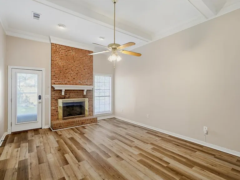 131 Cypress Dr — Photo 8