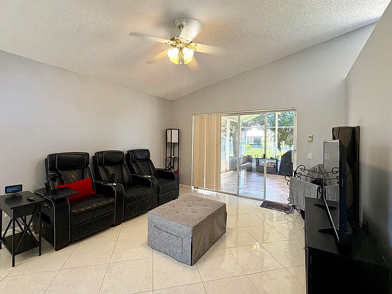 3771 Newport Ave — Photo 15