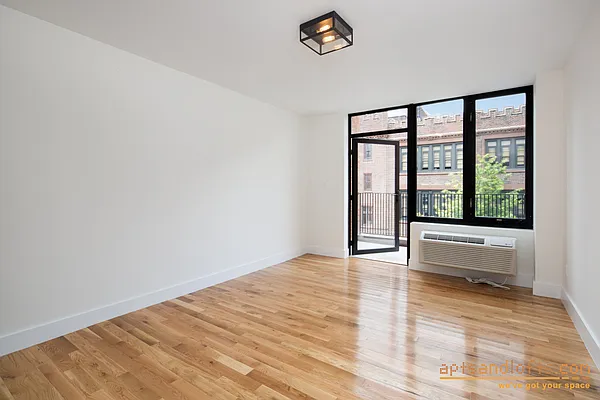 Rented by aptsandlofts.com | media 27